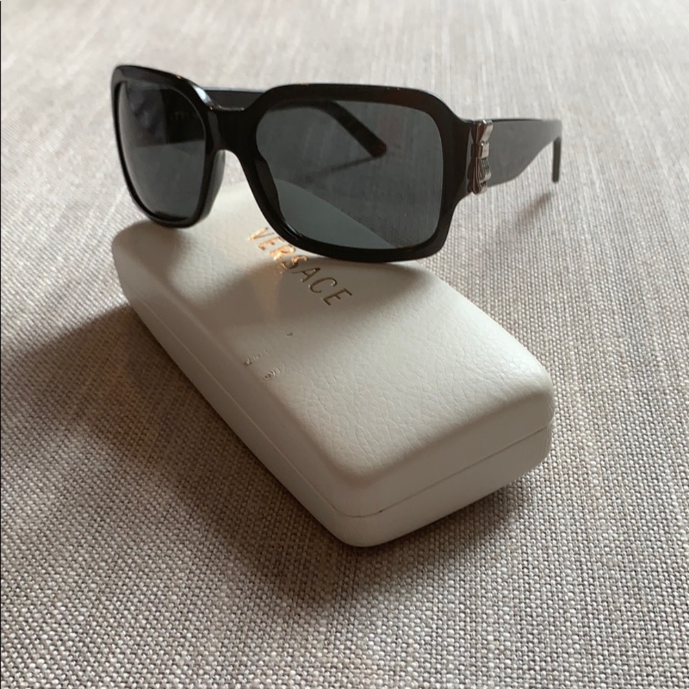 Black Versace Sunglasses - Model 4170